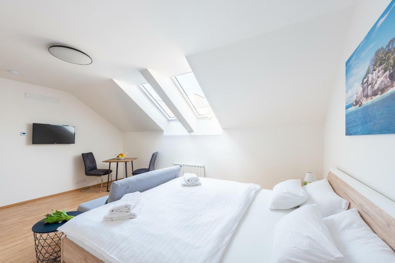 Ferdinand Apartment Prague Exterior photo